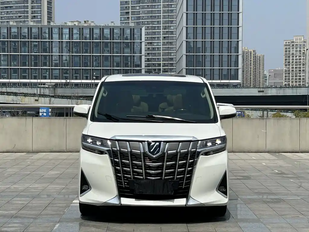 Toyota Alphard 2022 — фото 12