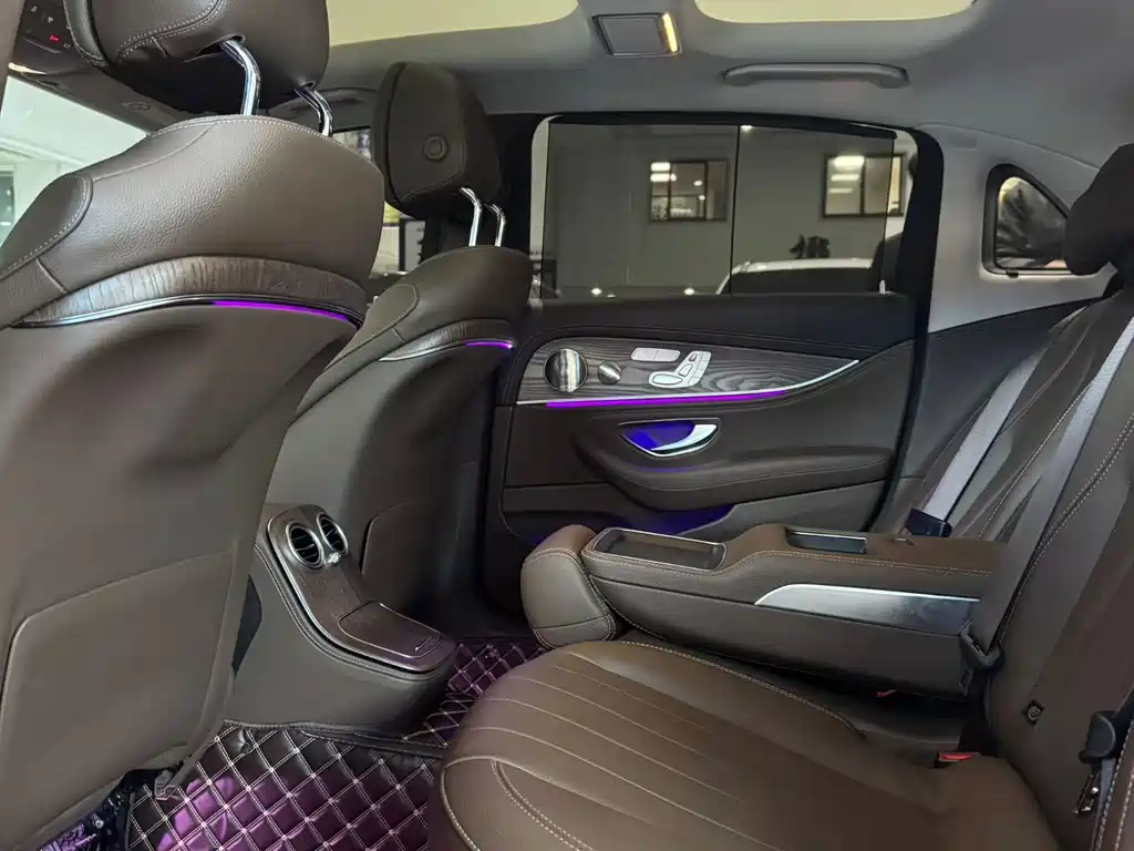 Mercedes-Benz E-Class 2022