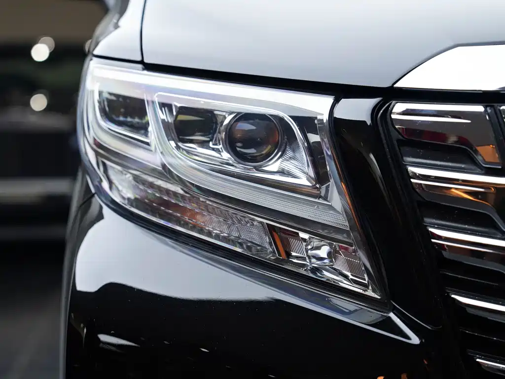 Toyota Alphard 2017 — фото 9