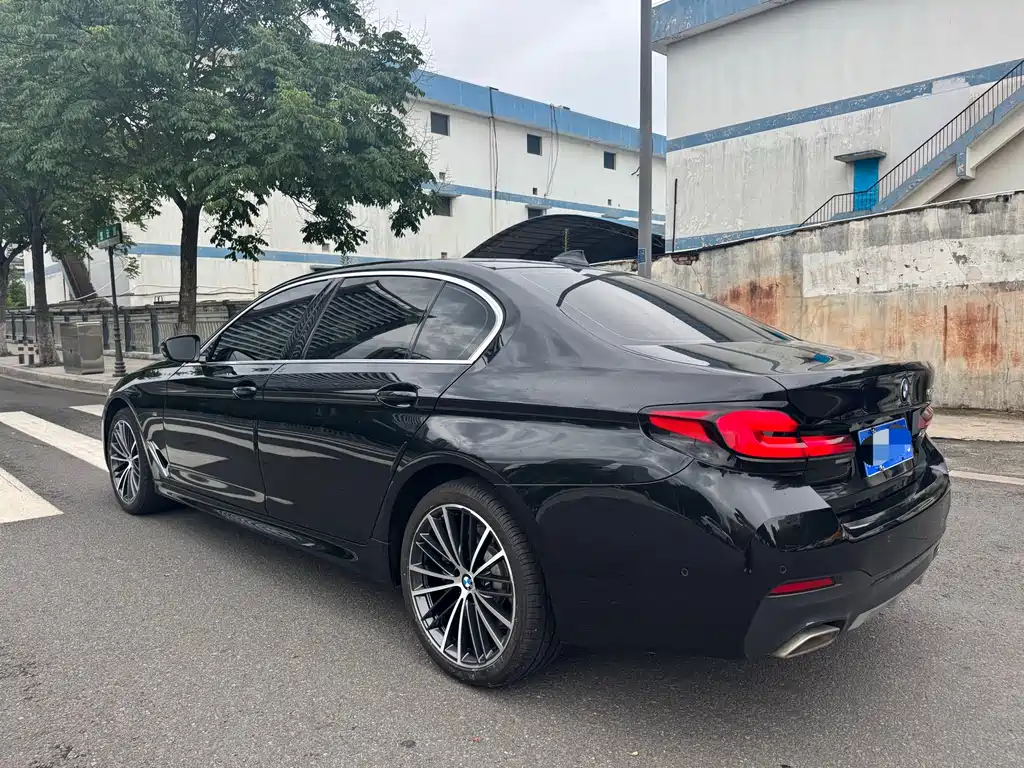 BMW 5 Series 2022 — фото 14
