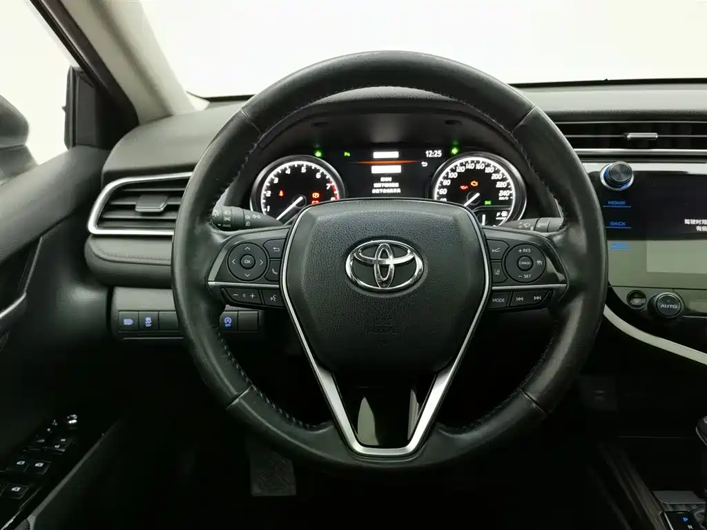 Toyota Camry 2020 — фото 11