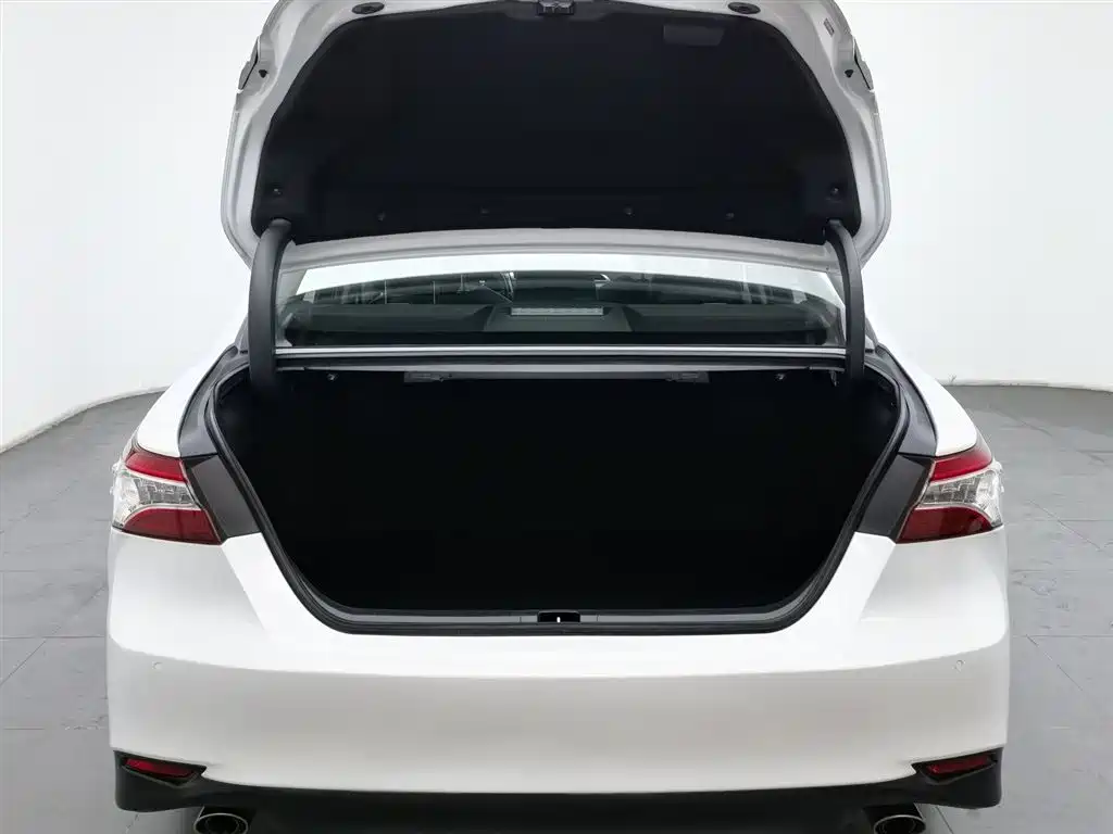 Toyota Camry 2020 — фото 16