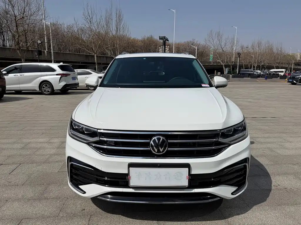 Volkswagen Tiguan L 2023 — фото 2