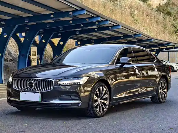 Volvo S90 Plug-In Hybrid 2021
