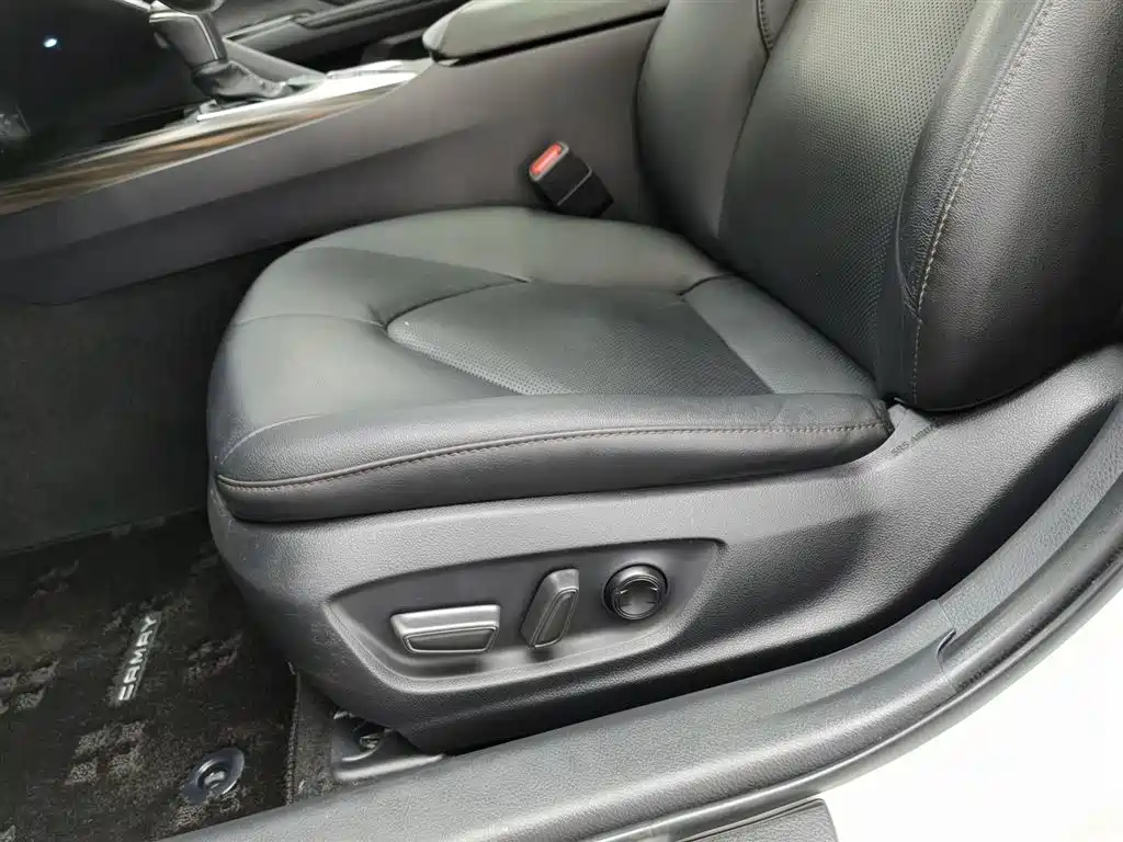 Toyota Camry 2020 — фото 20