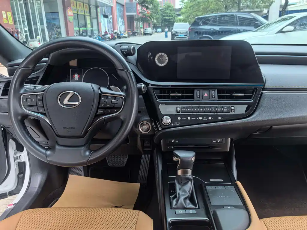 Lexus ES 2022 — фото 12