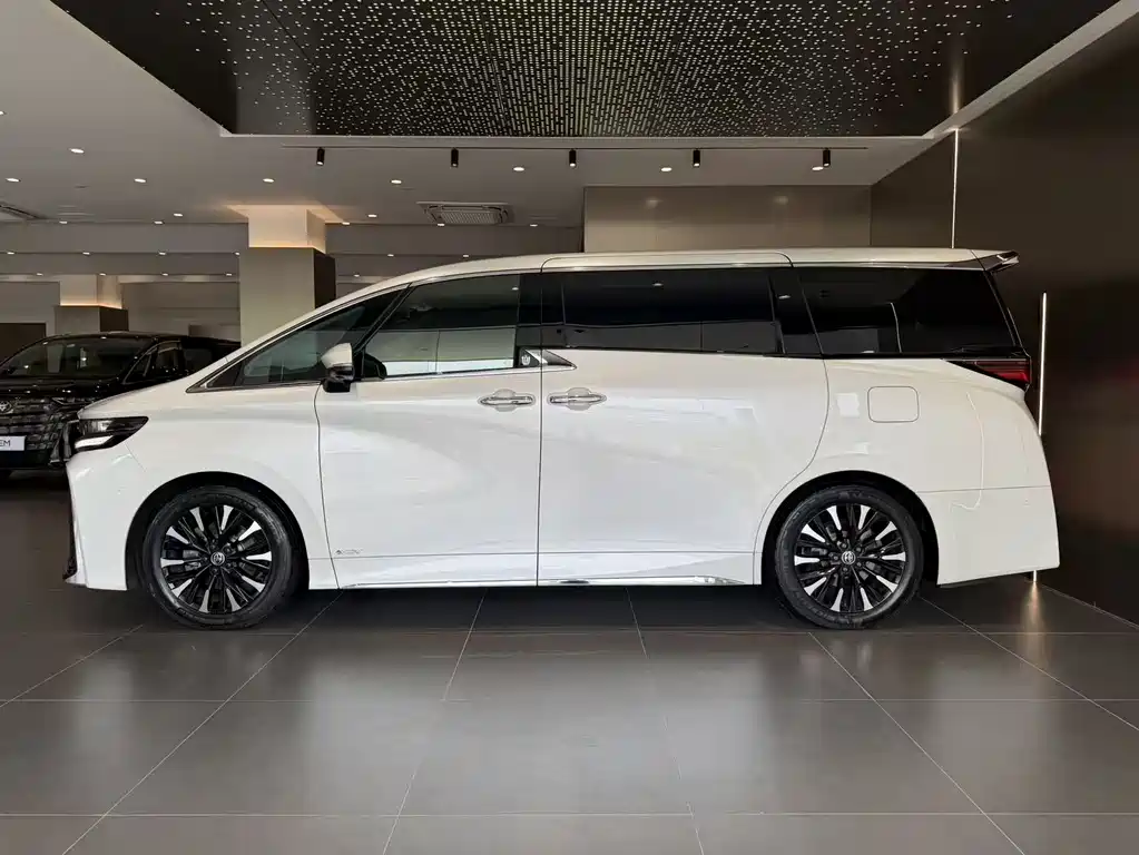 Toyota Vellfire 2024
