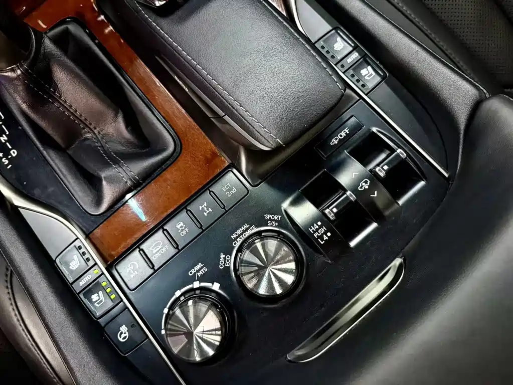 Lexus LX 2016