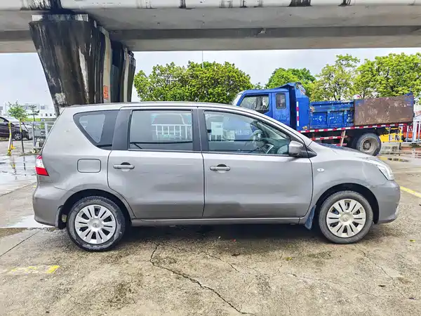 Nissan Livina 2015