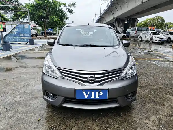 Nissan Livina 2015
