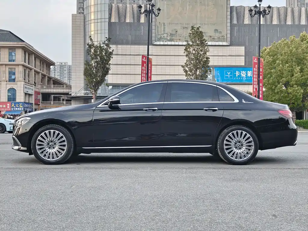 Mercedes-Benz E-Class 2023 — фото 6