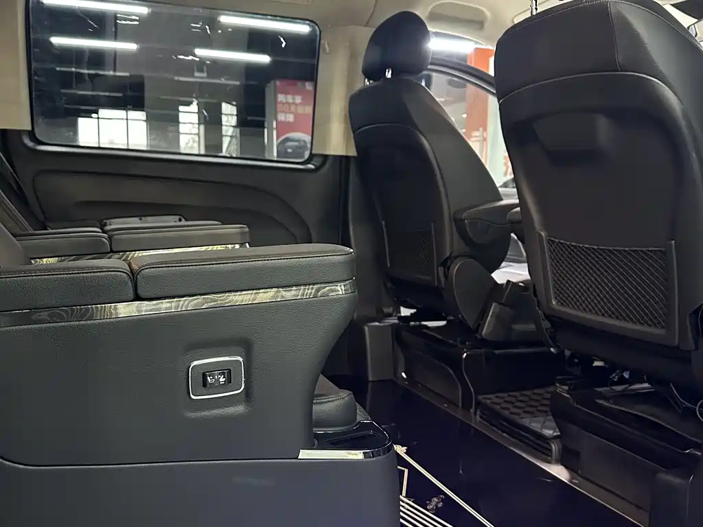 Mercedes-Benz Vito 2023 — фото 12