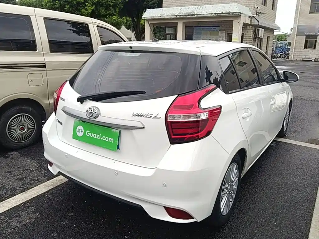 Toyota Yaris L 2021