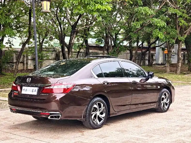 Honda Accord 2016 — фото 11