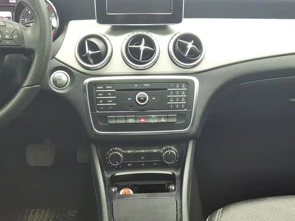 Mercedes-Benz GLA 2016 — фото 12
