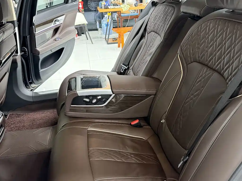 BMW 7 Series 2020 — фото 16