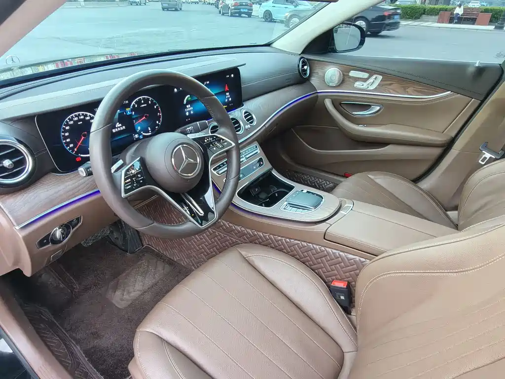 Mercedes-Benz E-Class 2023 — фото 17