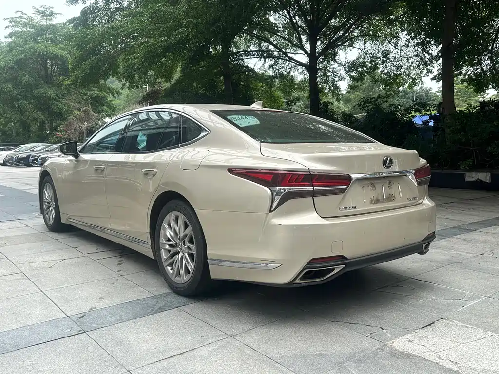 Lexus LS 2018 — фото 9