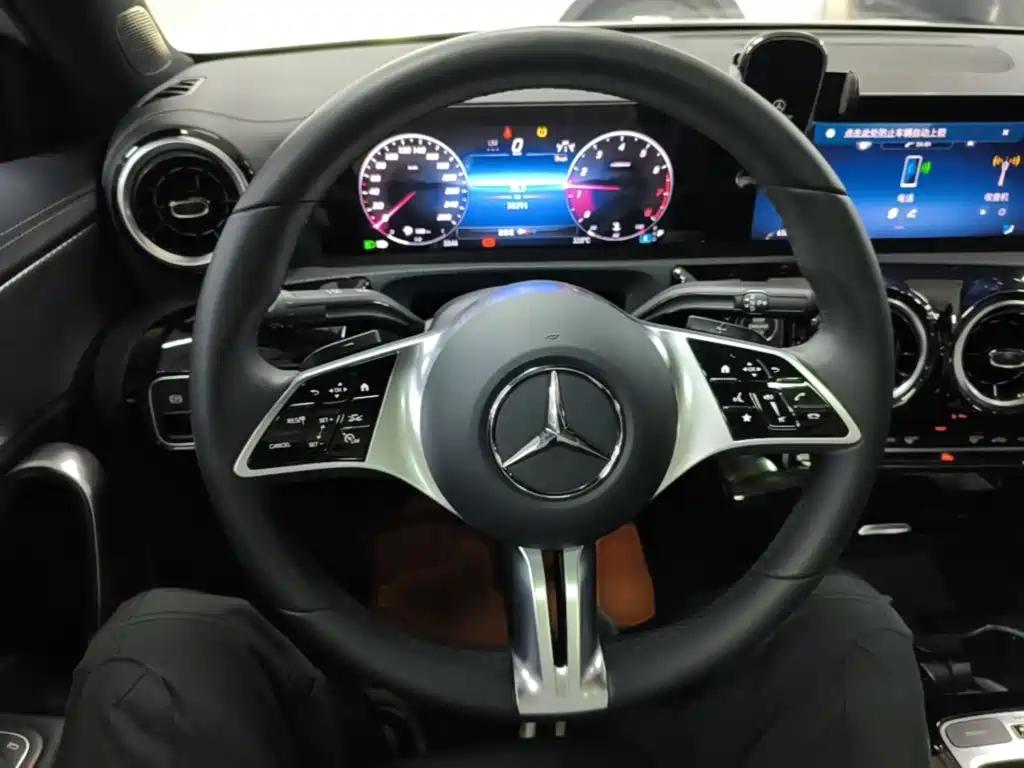 Mercedes-Benz A-Class 2024 — фото 11
