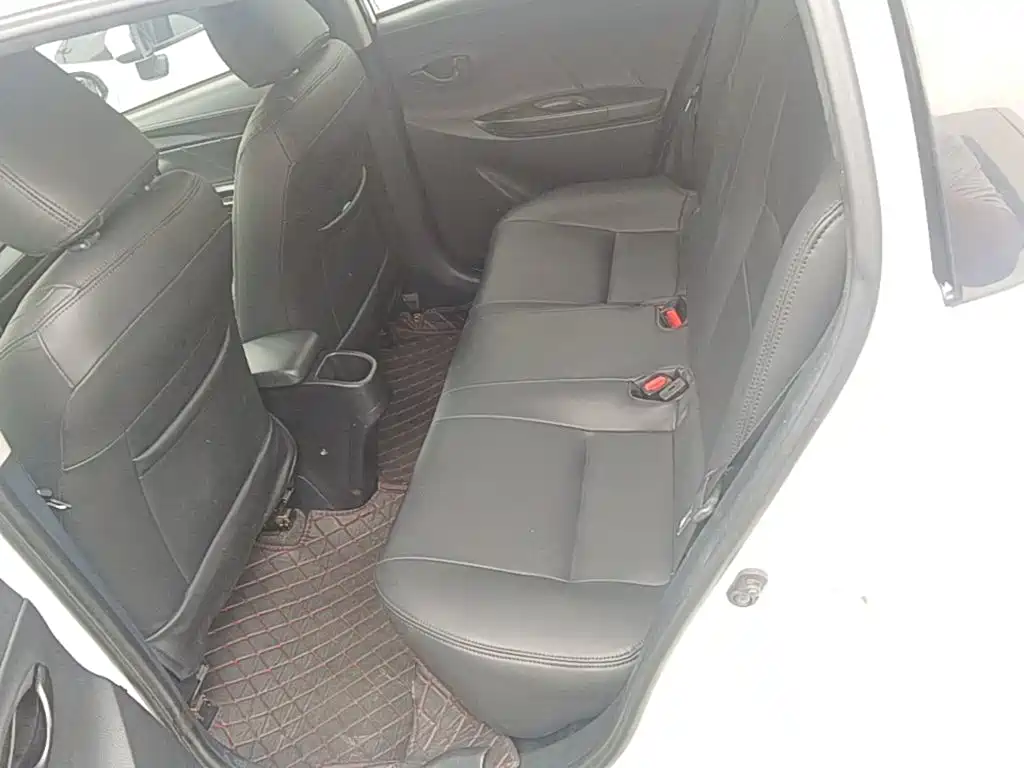 Toyota Yaris L 2021 — фото 17