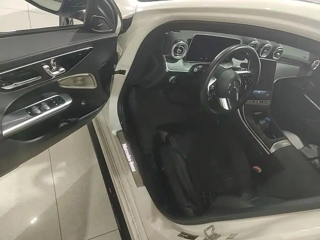 Mercedes-Benz C-Class 2023 — фото 16