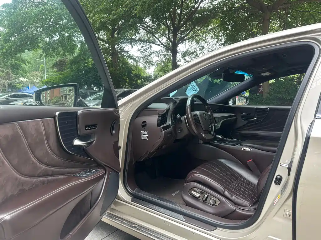 Lexus LS 2018