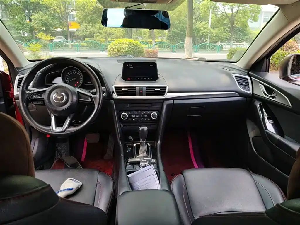 Mazda 3 Axela 2019 — фото 10