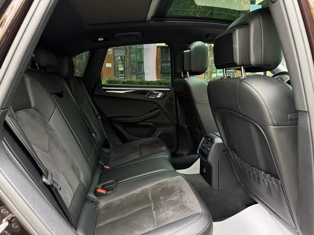 Porsche Macan 2018 — фото 13