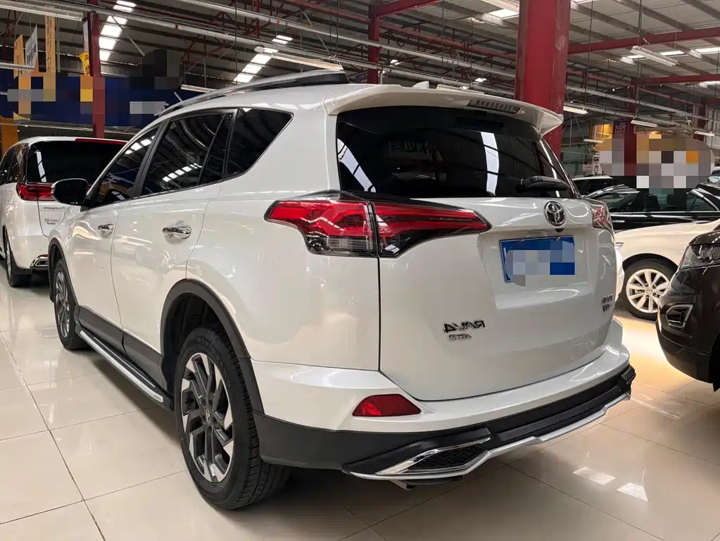 Toyota RAV4 2019 — фото 12