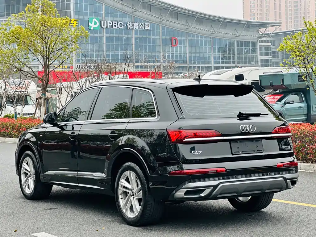 Audi Q7 2024 — фото 13