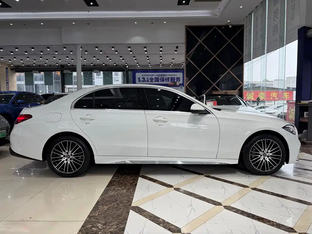 Mercedes-Benz C-Class 2023 — фото 18