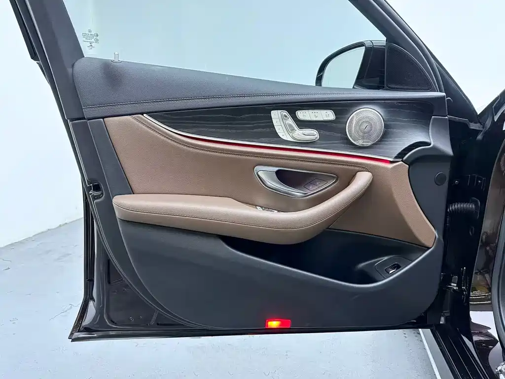 Mercedes-Benz E-Class 2023 — фото 7