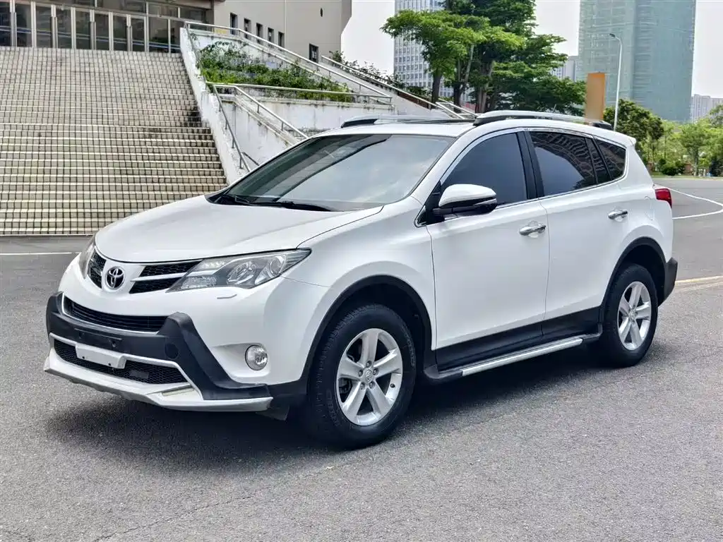 Toyota RAV4 2015 — фото 4