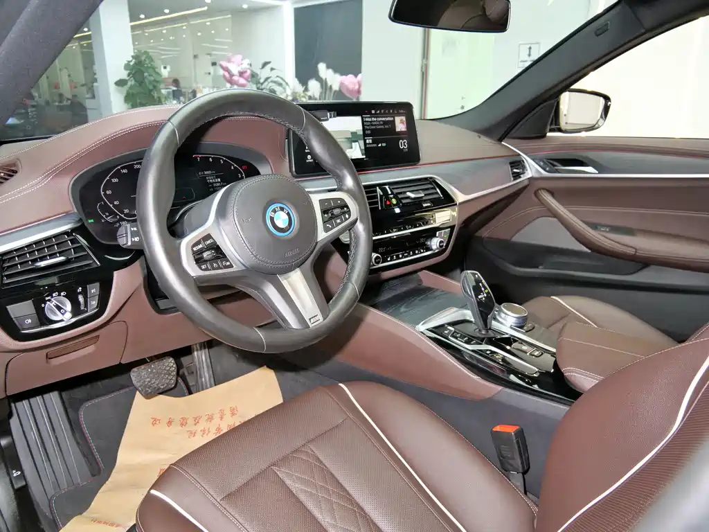 BMW 5 Series New Energy 2022 — фото 10