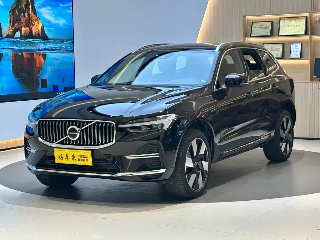 Volvo XC60 PHEV 2024 — фото 1