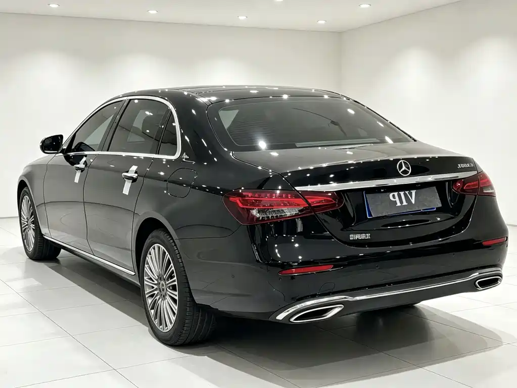Mercedes-Benz E-Class 2023 — фото 12