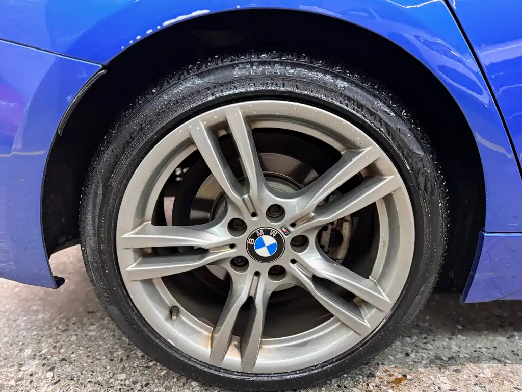 BMW 3 Series 2018 — фото 19