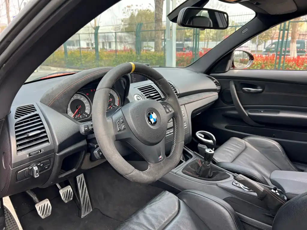 BMW 1 Series M 2012 — фото 9