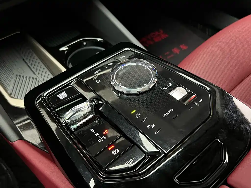 BMW 5 Series 2025 — фото 15