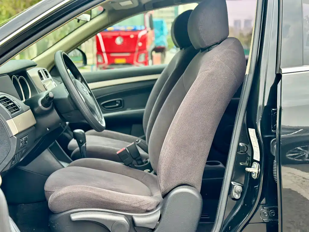 Nissan Sylphy 2018 — фото 19