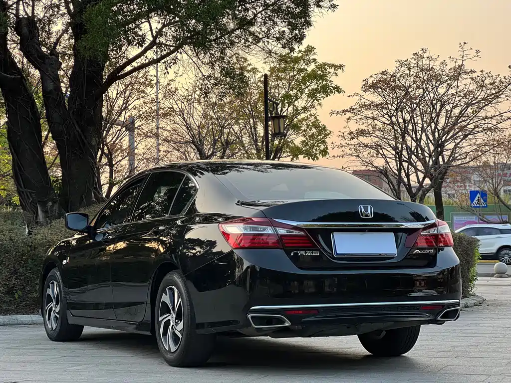 Honda Accord 2017 — фото 11