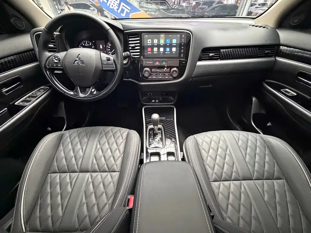 Mitsubishi Outlander 2022 — фото 20