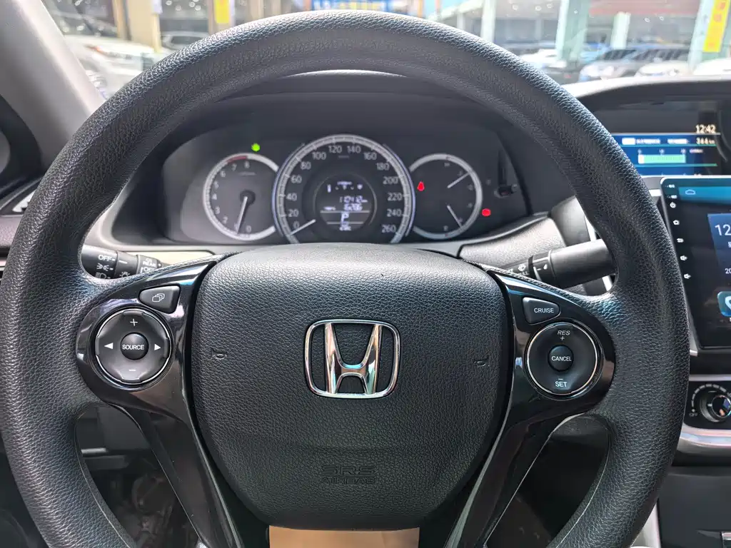 Honda Accord 2016 — фото 9