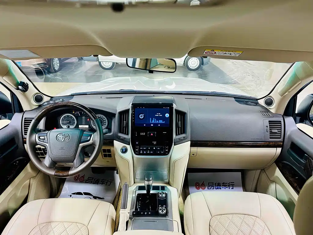 Toyota Land Cruiser 2020 — фото 7