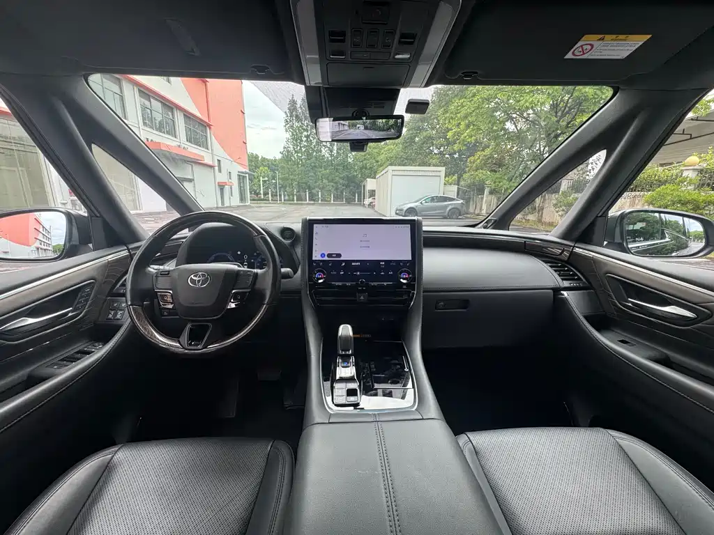 Toyota Alphard 2023 — фото 12