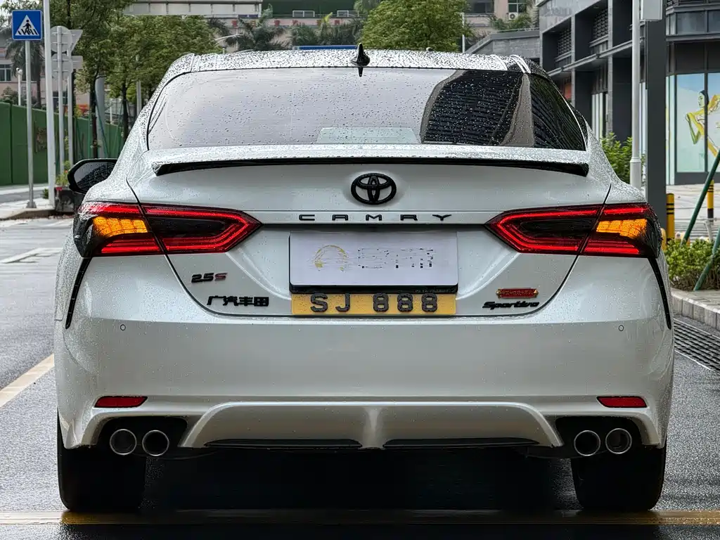Toyota Camry 2022 — фото 16