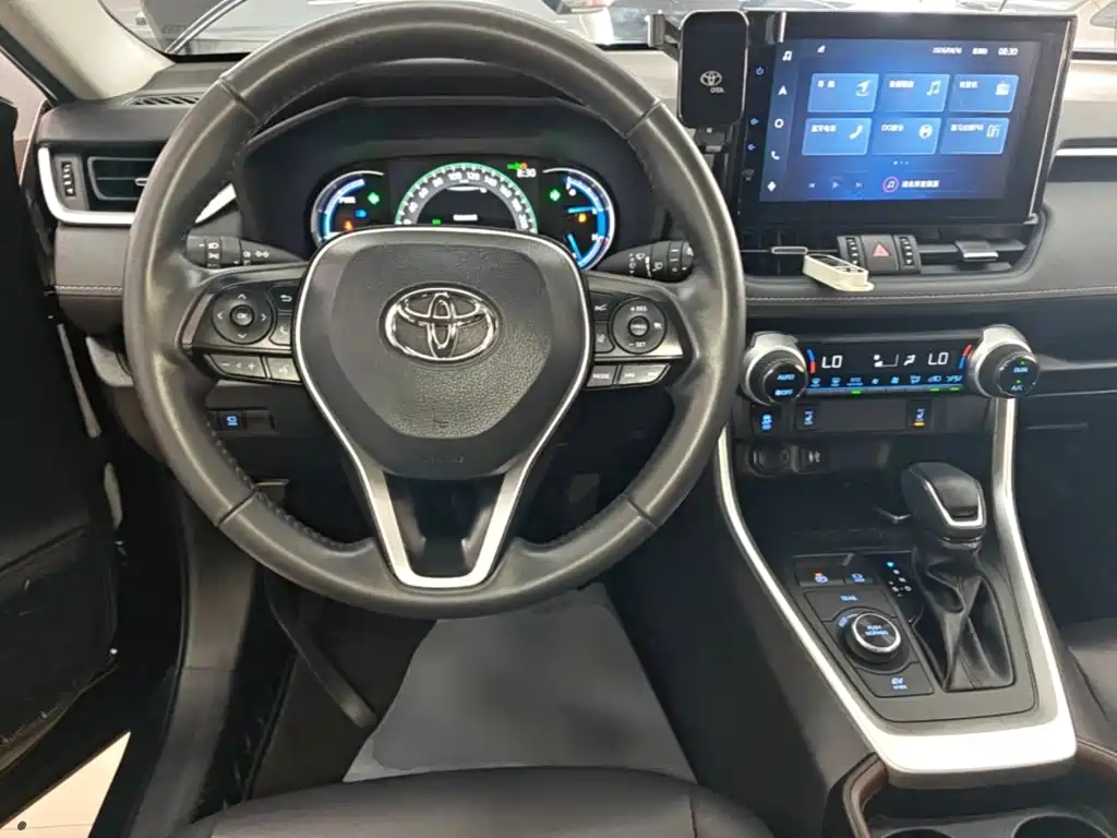 Toyota RAV4 2023 — фото 11