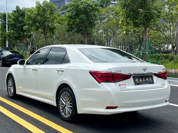 Toyota Crown 2017