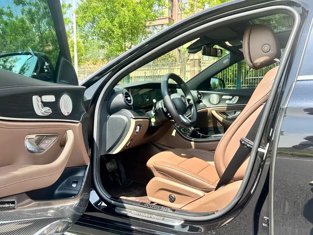 Mercedes-Benz E-Class 2023 — фото 8