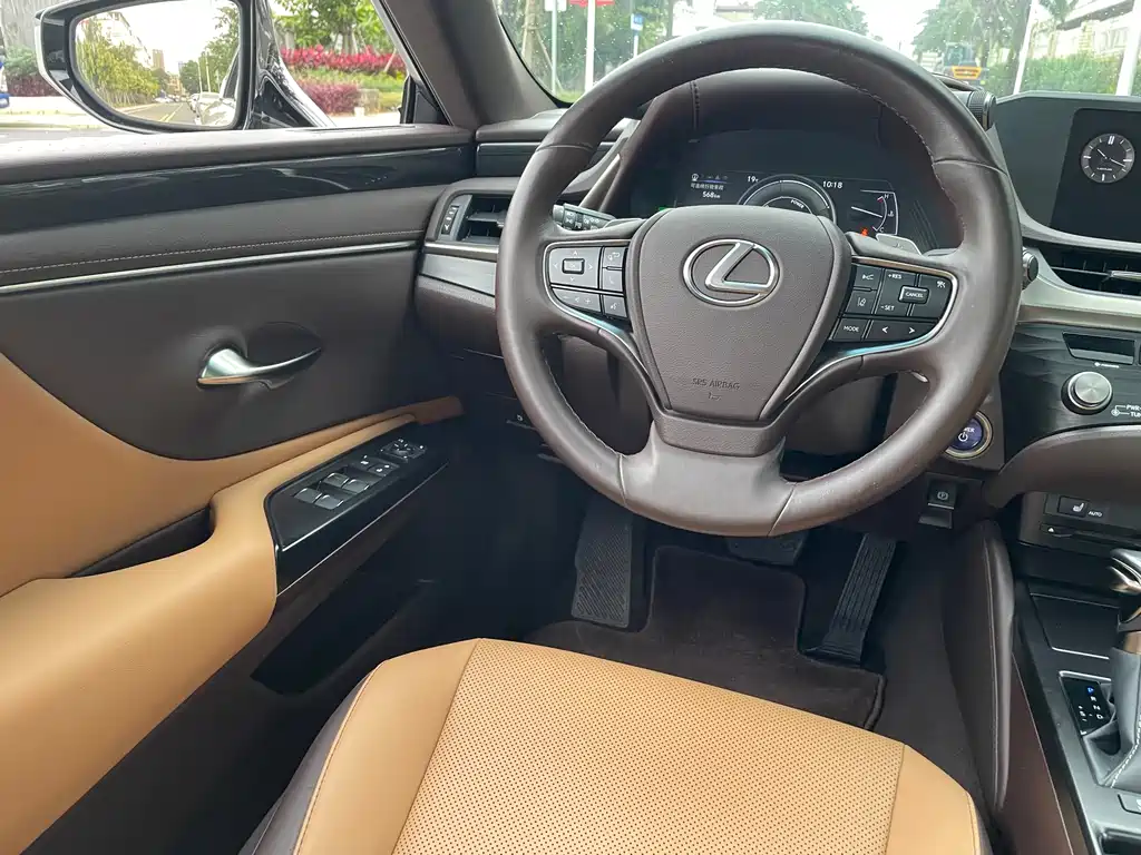Lexus ES 2021 — фото 14